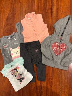 Kids' Gray Jogger Sweatpants with Pink Accents - Cute Cat Motif